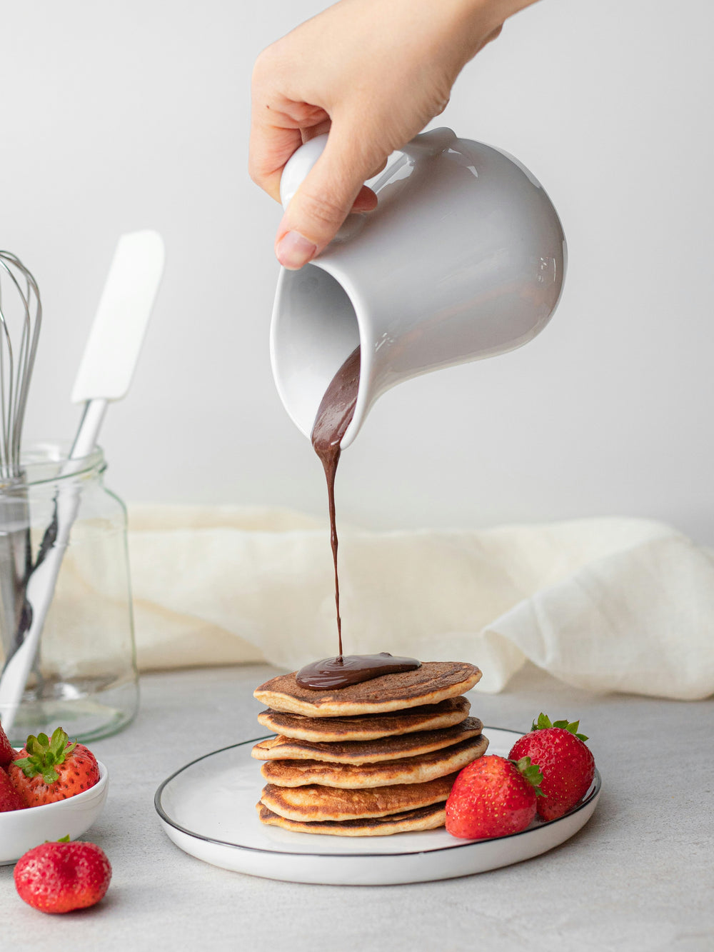 La_Savista_chocolate_sauce_syrup_with_pancakes_and_strawberries