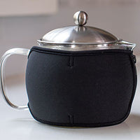 Glass teapot with built-in stainless steel infuser basket steeping amber tea